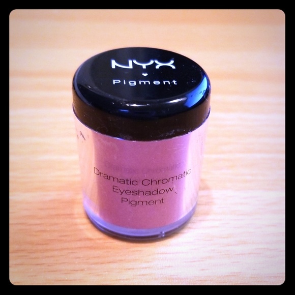 NYX Loose Eyeshadow Pigment Fuschia - Picture 1 of 5